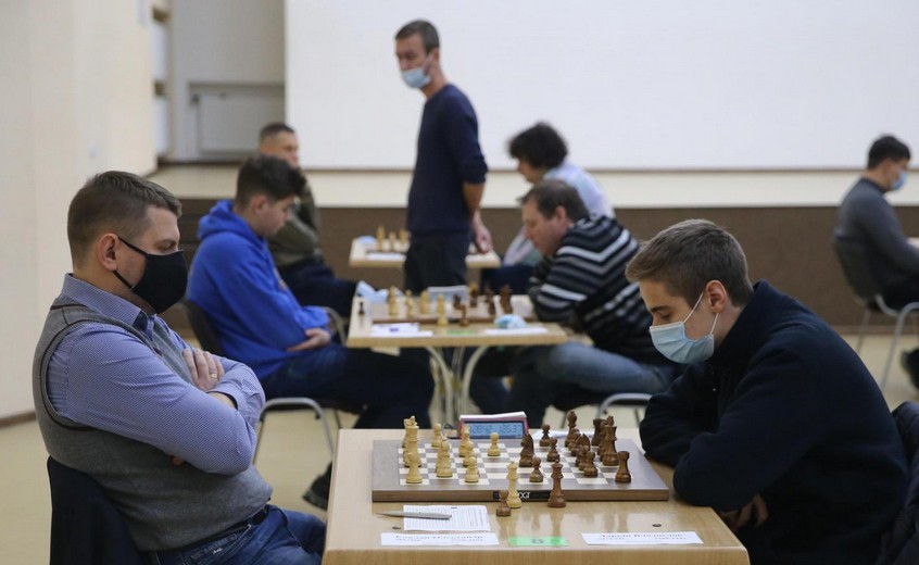 В Кременчуге проходит открытый личный чемпионат Украины по шахматам
