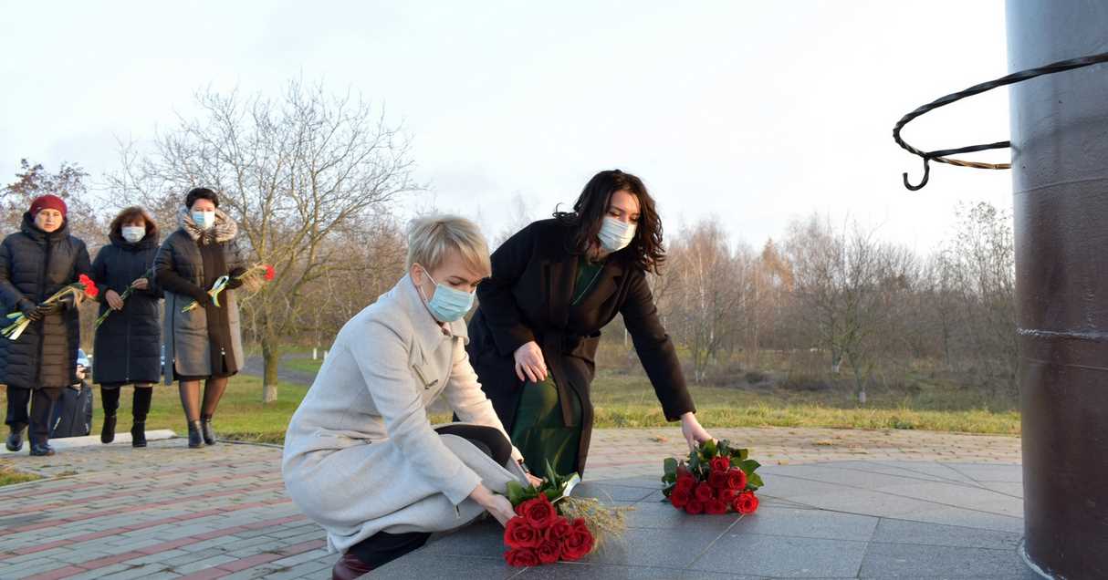 Память жертв голодоморов почтили на Мемориале народной скорби "Голодомор-1933"