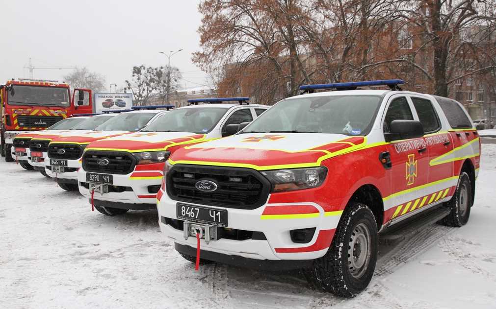 Спасатели Полтавщины получили пожарно-спасательную технику и оснащение
