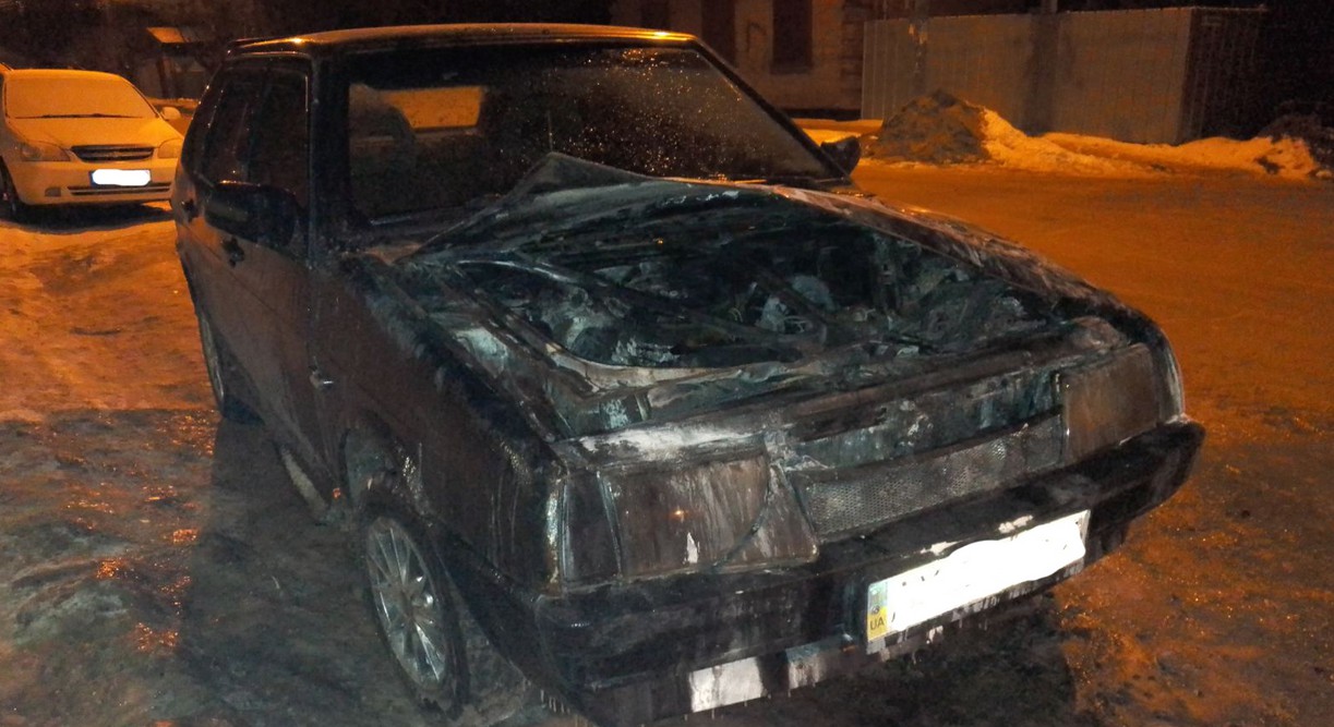 Спасатели ликвидировали пожар в автомобиле ВАЗ-2109