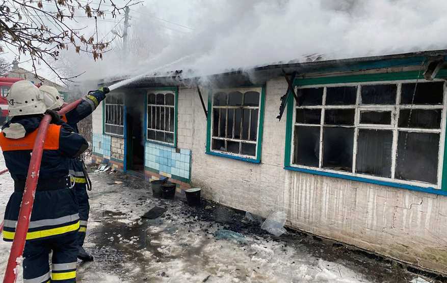 Во время тушения пожара в доме пожарные обнаружили тело хозяина