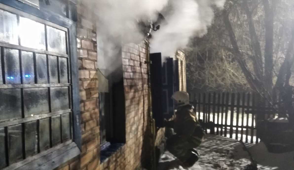 Пожарные спасли от уничтожения огнем два жилых дома
