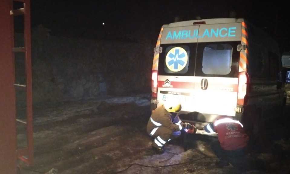 В Кременчуге спасатели оказали помощь автомобилю экстренной медицинской помощи