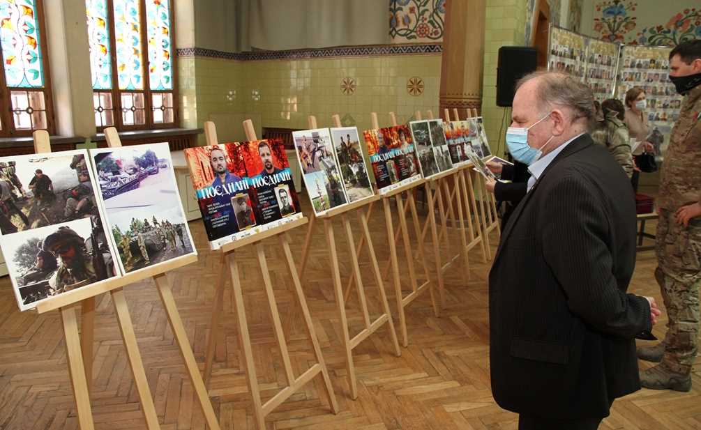В Полтаве презентовали выставку в рамках патриотически-партнерского проекта «Добровольцы»