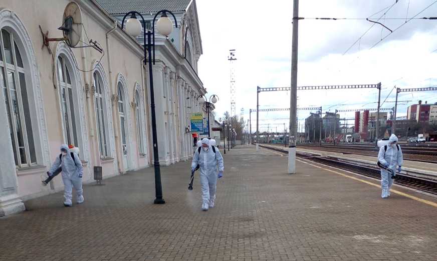 Спасатели продезинфицировали территорию вокзала станции Полтава-Киевская