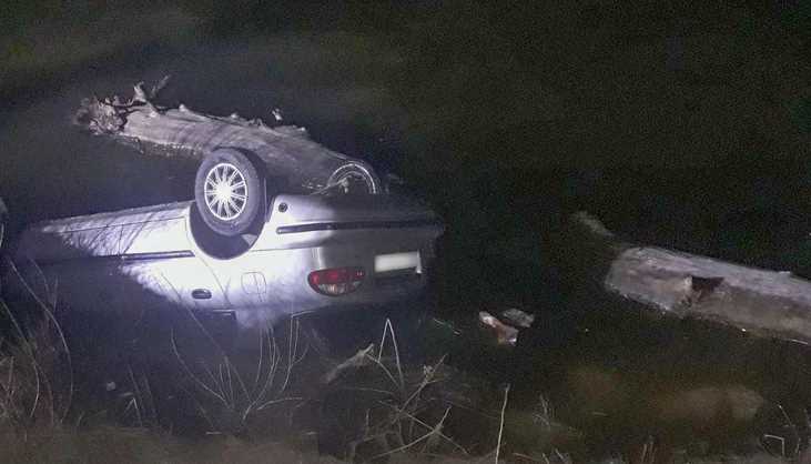 В Полтавском районе пьяный водитель съехал в реку и перевернулся