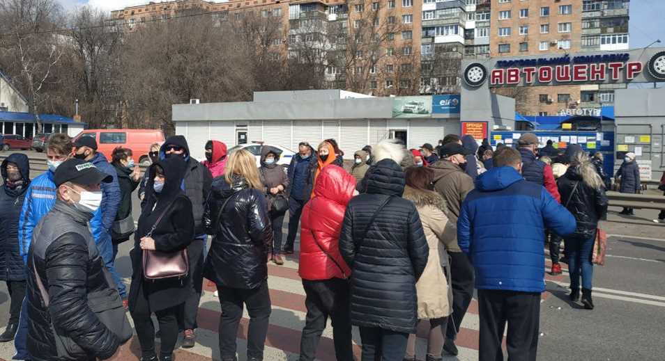 Торговцы перекрыли трассу Киев-Харьков и пошли на переговоры к Мамаю