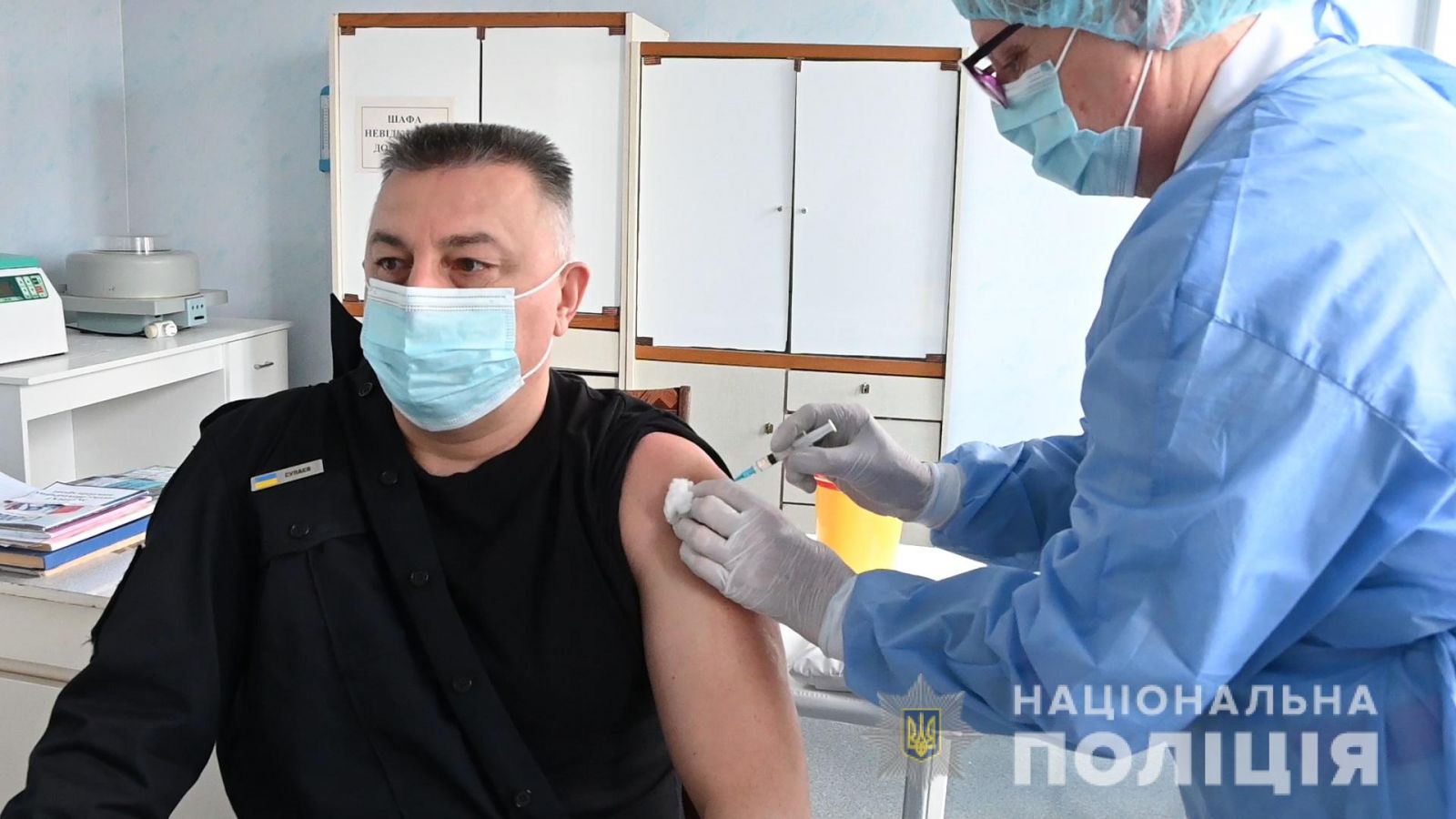 На Полтавщине от коронавируса привились более 100 полицейских