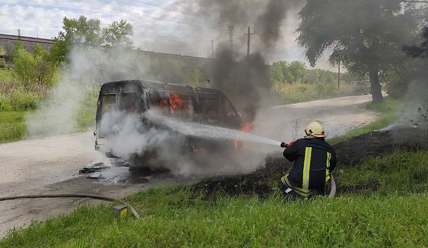 В Кременчугском районе спасатели ликвидировали пожар в автомобиле