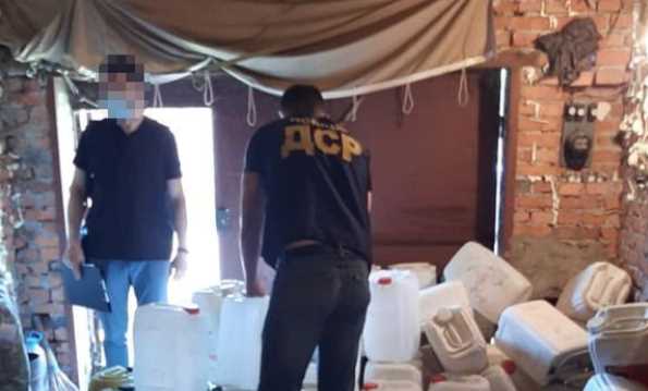 На Полтавщине полицейские разоблачили группу военнослужащих в хищении авиационного керосина с боевых самолетов