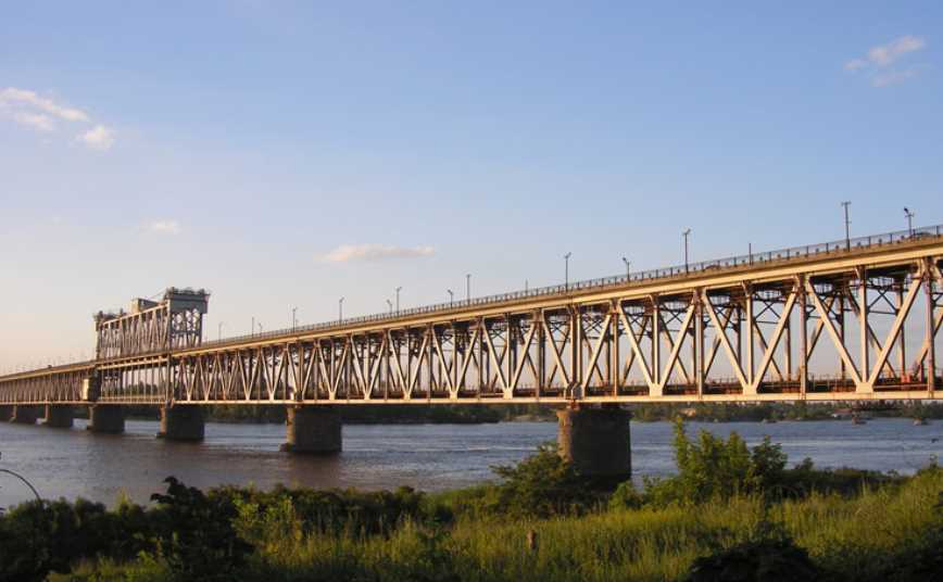До 25 июня на мостовом переходе через Днепр ограничивается движение автотранспорта