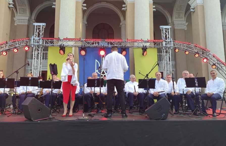 В Полтаве состоялся праздничный концерт по случаю Дня Конституции