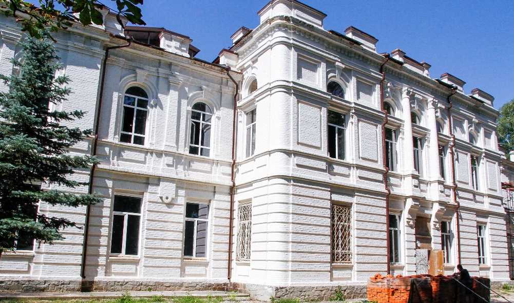 В рамках "Большого строительства" в Миргороде продолжается реконструкция Центра эстетического воспитания и школы искусств
