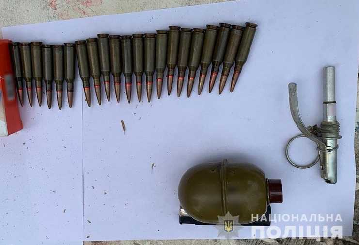 На Полтавщине полицейские совместно с работниками УСБУ изъяли боеприпасы у жителя Чутовщини