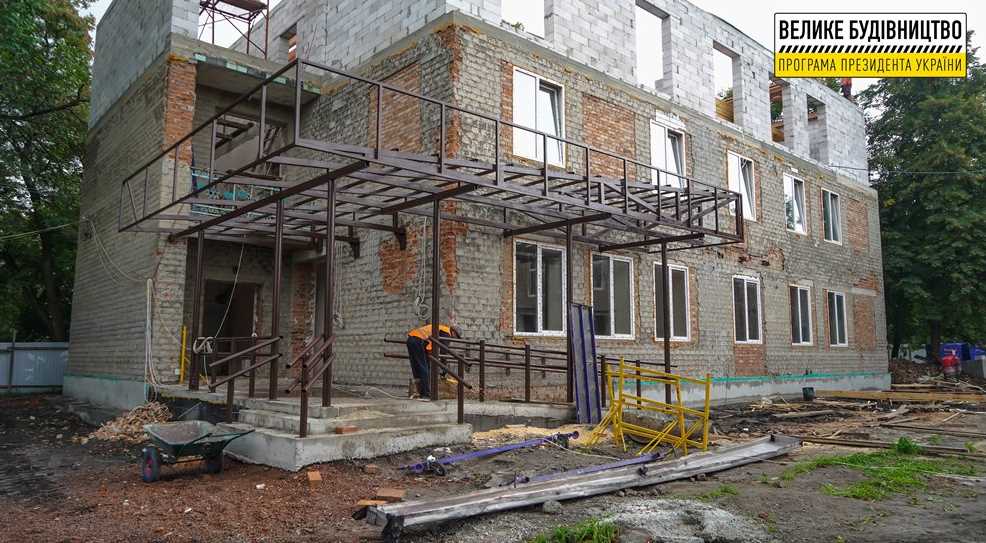 В Решетиловке продолжается реконструкция физкультурно-оздоровительного реабилитационного комплекса «Колос»