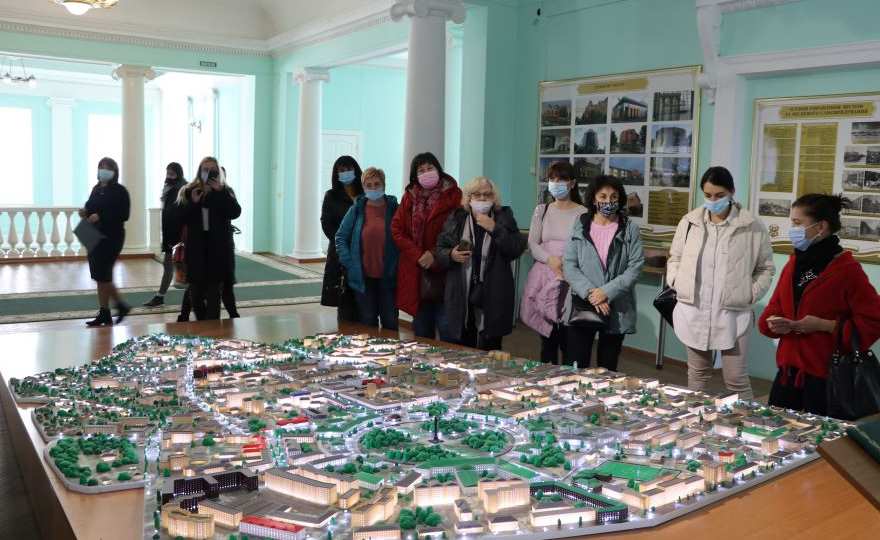 В Полтавском городском совете провели экскурсию для работников Киевских центров социальных служб