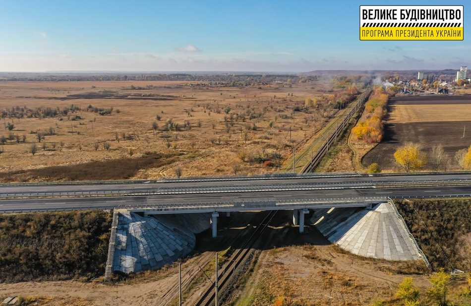 Завершены работы на путепроводе через железную дорогу на обходе города Лубны