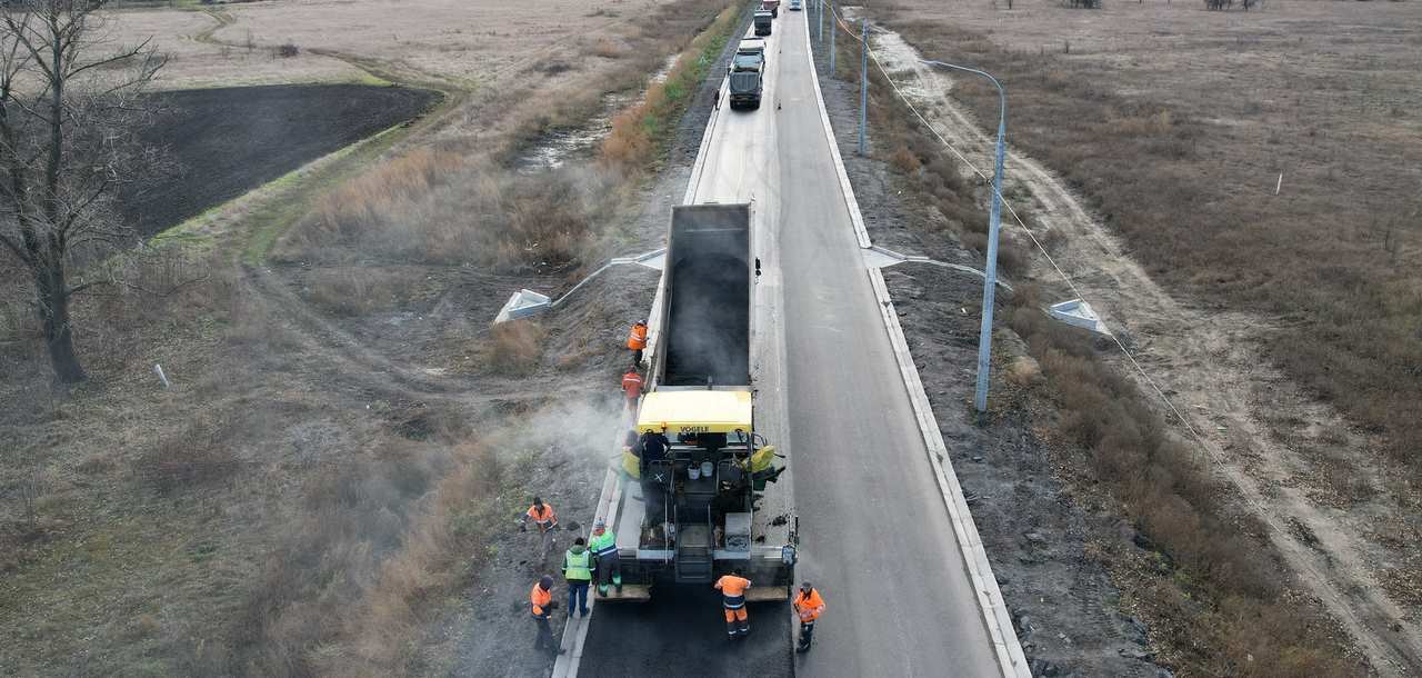 Продолжается ремонт автодороги М-22 Полтава-Александрия вблизи села Щербаки