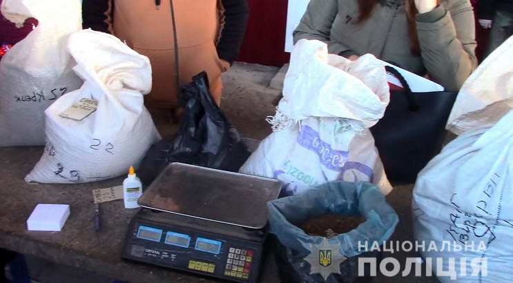 На Полтавщине полицейские обнаружили и изъяли около 200 кг табака, который пытались реализовать без документов
