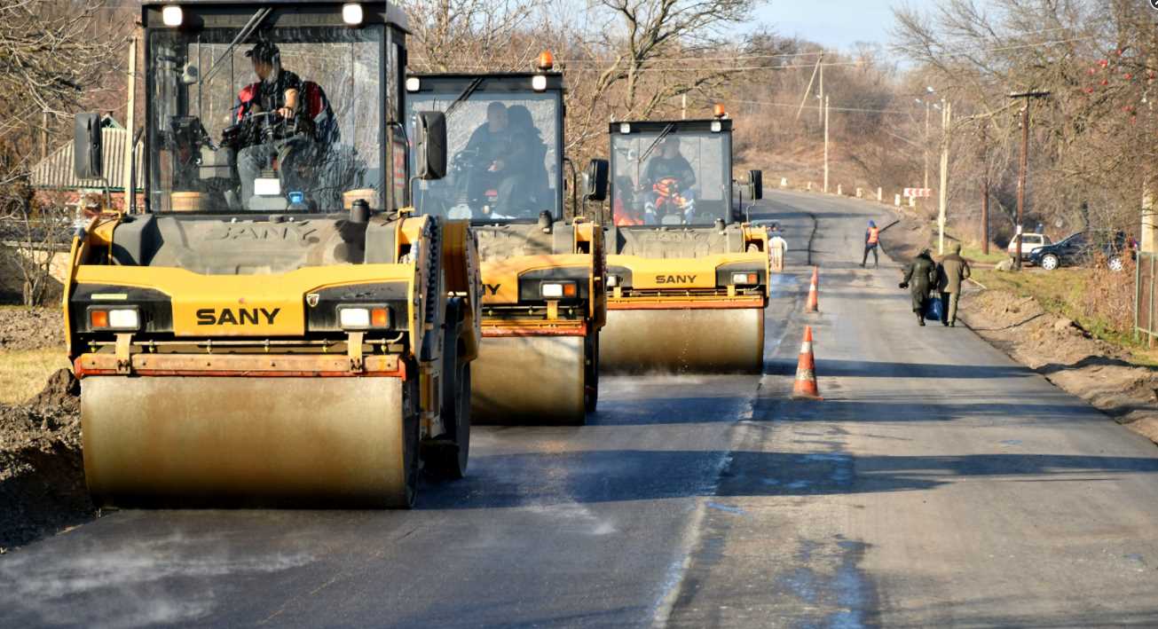 Продолжается ремонт автодороги Новые Санжары-Нехвороща