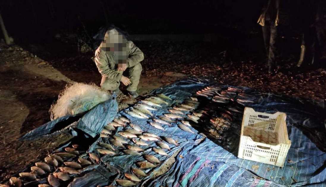 На Полтавщине задержали двух мужчин, выловивших почти тонну рыбы
