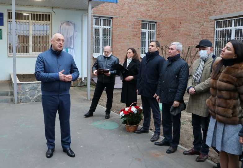 В Полтаве открыли мемориальную доску Евгению Ищейкину