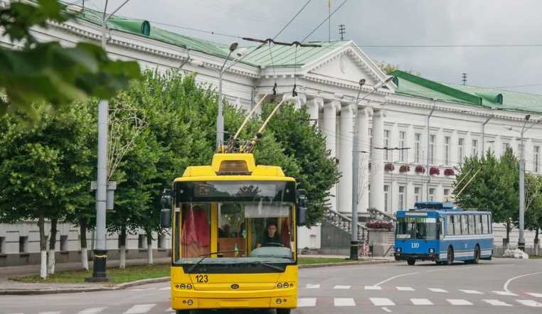 В Полтаве утверждена сеть городских троллейбусных и автобусных маршрутов общего пользования