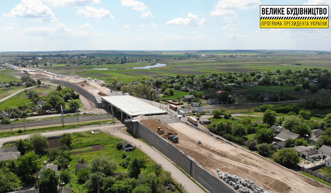 На автодороге Н-31 Днепр-Решетиловка открыли проезд по новому путепроводу и мосту