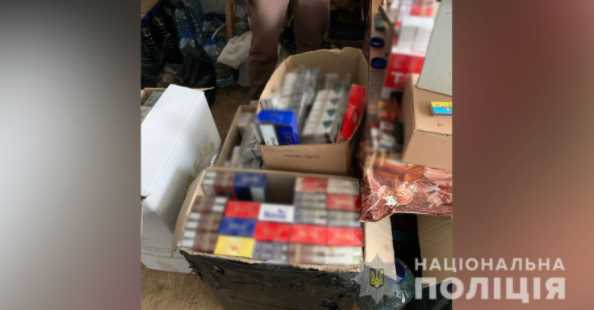 На одном из рынков Полтавщины полиция изъяла сигареты и алкоголь без акцизных марок