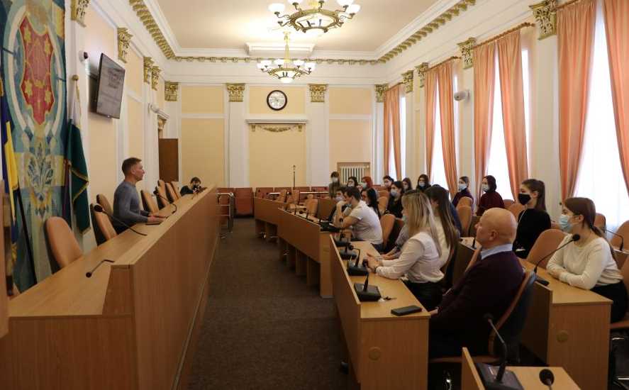 В Полтавском городском совете провели экскурсию для студентов