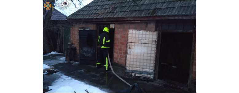В Миргородском районе во время тушения пожара в хозяйственной здания пожарные обнаружили тело мужчины