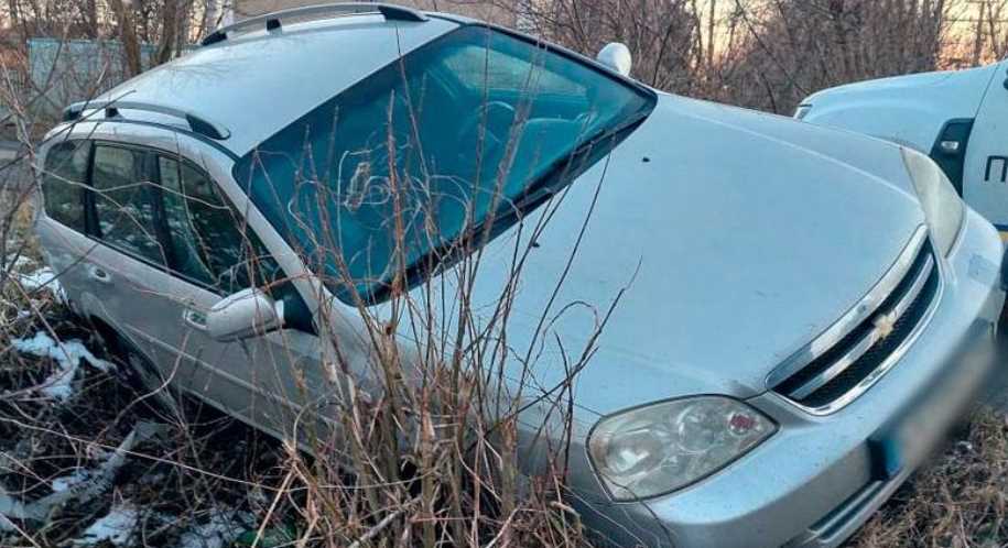 На Полтавщине вылетел с дороги вырвавшийся из-под обстрелов автомобиль