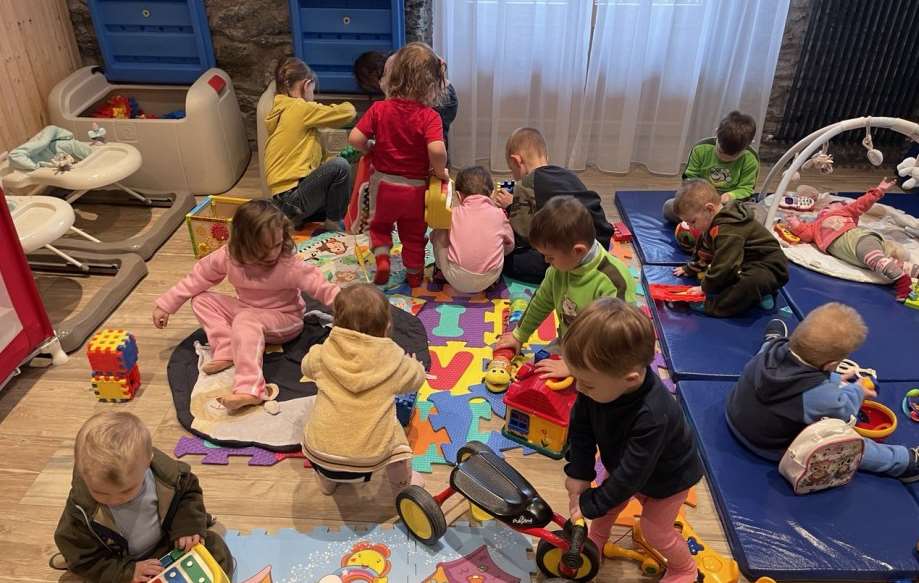 25 воспитанников Дома ребенка из Каменского успешно эвакуированы в Швейцарию