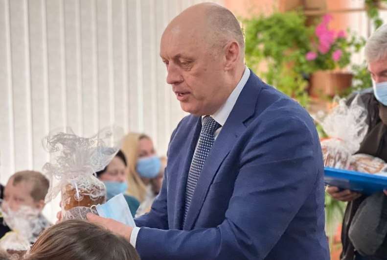 Александр Мамай поздравил пациентов Детской городской клинической больницы с Пасхальными праздниками