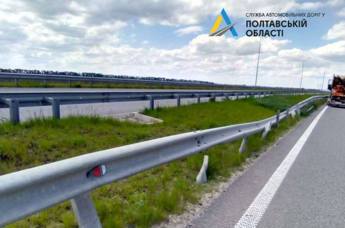 На автомобильной дороге М-03 Киев–Харьков завершают ремонт барьерного ограждения