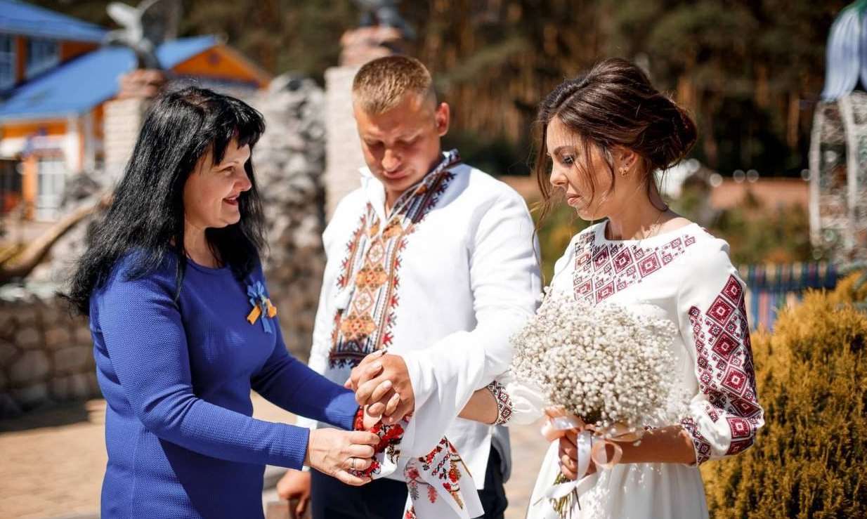 290 пар зарегистрировала брак за неделю в Полтавской области