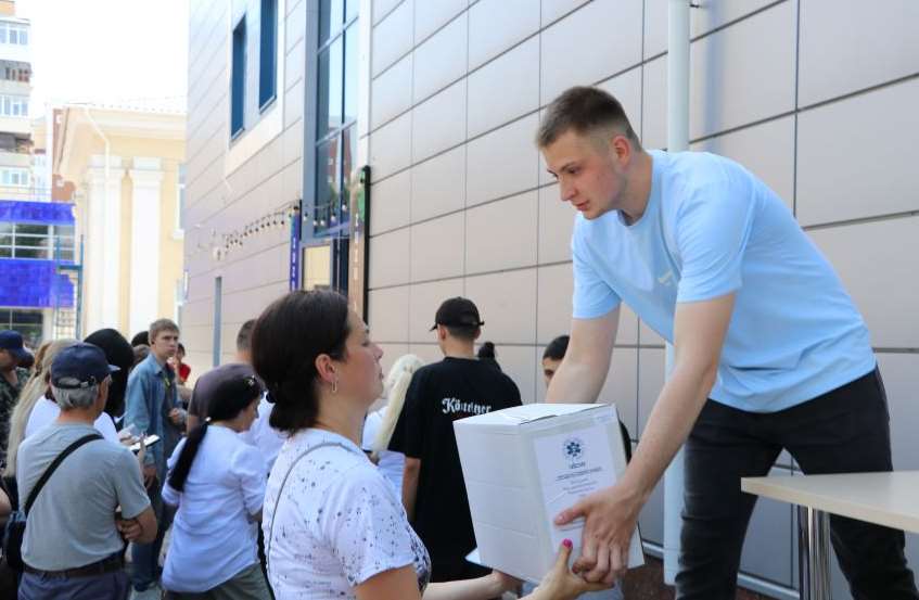 В Полтавском гуманитарном штабе выдают благотворительную помощь внутренне перемещенным лицам