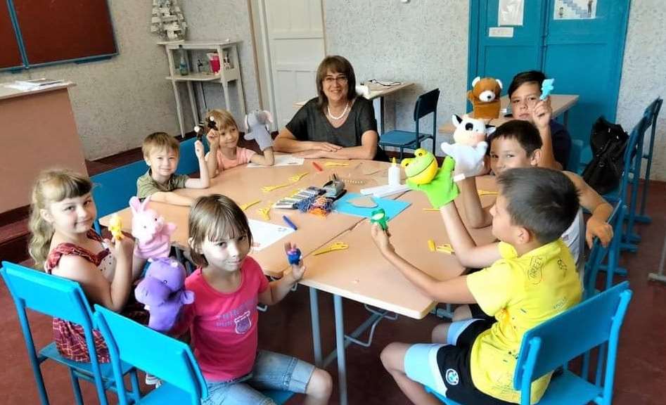 На Полтавщині проводять заняття з арт-терапії для дітей-переселенців