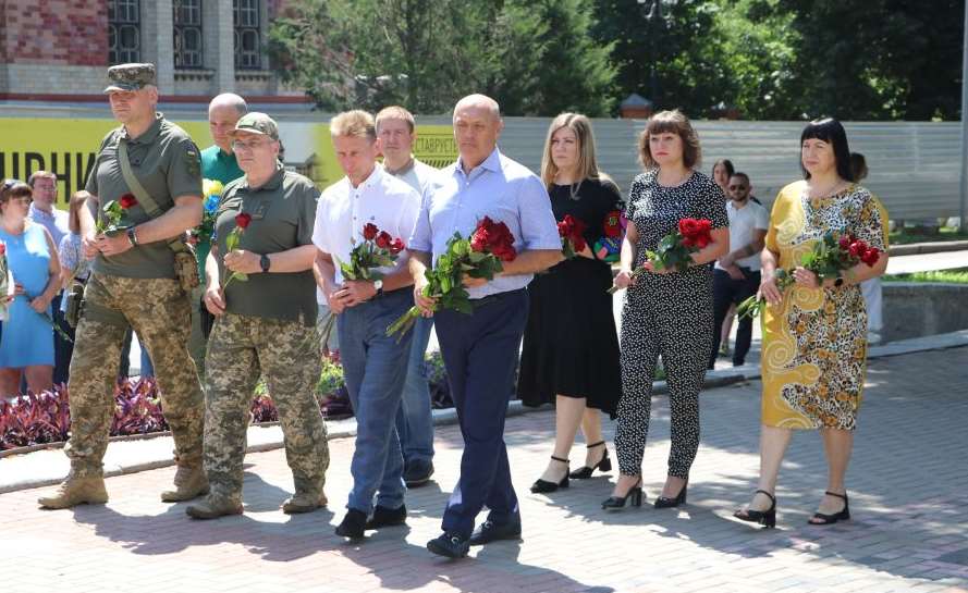 Міська влада поклала квіти до пам’ятника Тарасу Шевченку з нагоди Дня Української Державності