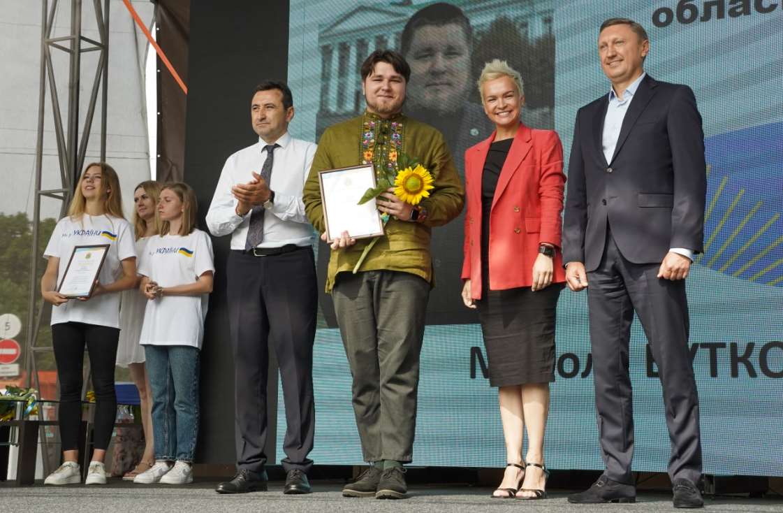 Екатерина Рыжеченко вручила областные награды ко Дню молодежи