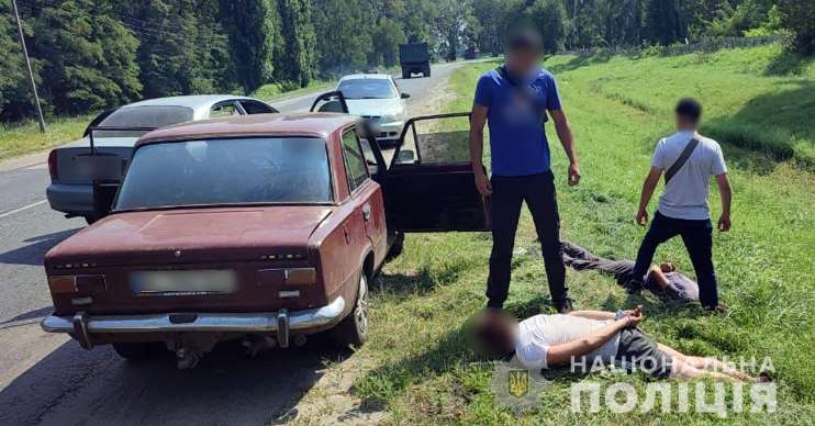 На Полтавщині поліція спільно з військовою прокуратурою викрили осіб, причетних до незаконної торгівлі зброєю