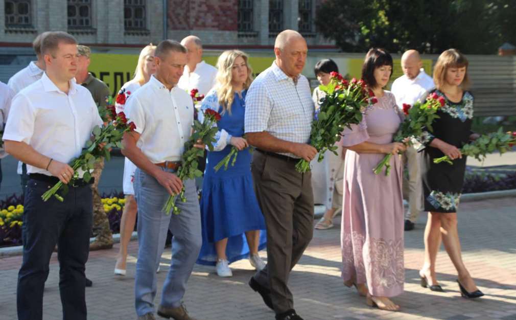 В День Независимости Украины в Полтаве возложили цветы к памятнику Тарасу Шевченко