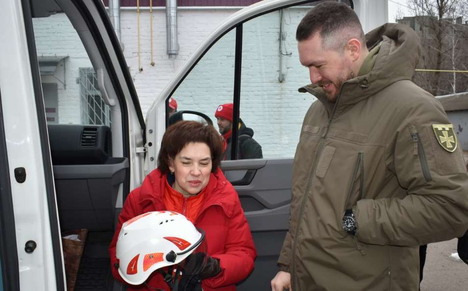 Областная организация Общества Красного Креста Украины передала спецавтомобиль для медицинских бригад Полтавского района