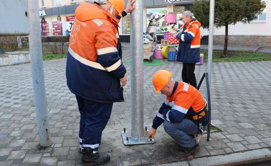 В Полтаве проходят работы по замене устаревших светофорных стоек