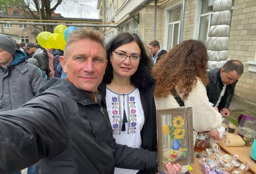 В Полтаве провели благотворительную ярмарку в поддержку ВСУ "Делайте добрые дела"