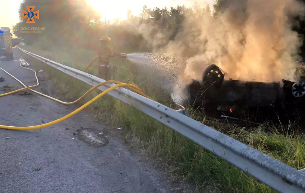 Лубенський район: рятувальники загасили пожежу у легковому автомобілі