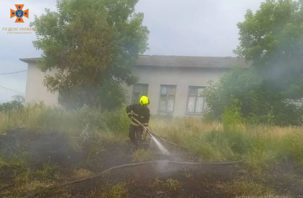 Полтавський район: працівники МПО загасили займання сухої трави