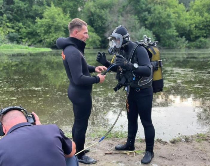 На Полтавщині поліція встановлює обставини загибелі чоловіка та 6-річного хлопчика у річці