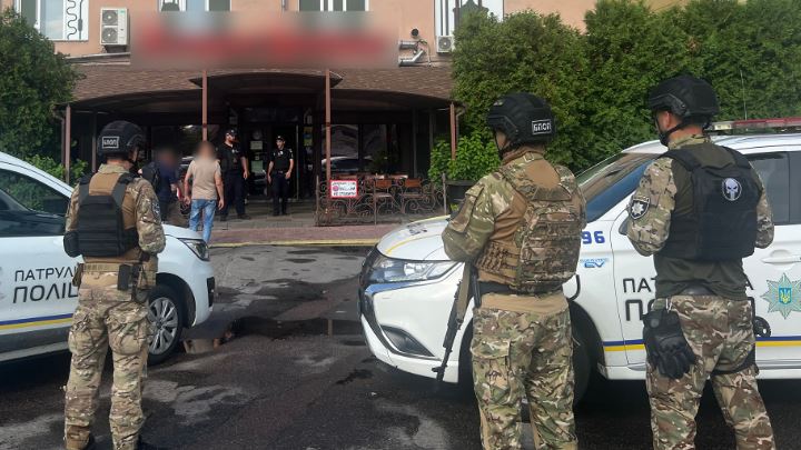 Полиция Полтавщины устанавливает обстоятельства хулиганских действий в развлекательном заведении Кременчуга