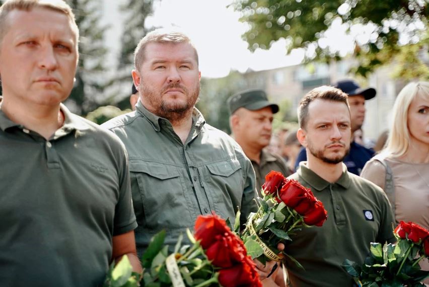 У Кременчуці вшанували памʼять загиблих унаслідок ворожого ракетного удару по ТЦ «Амстор»